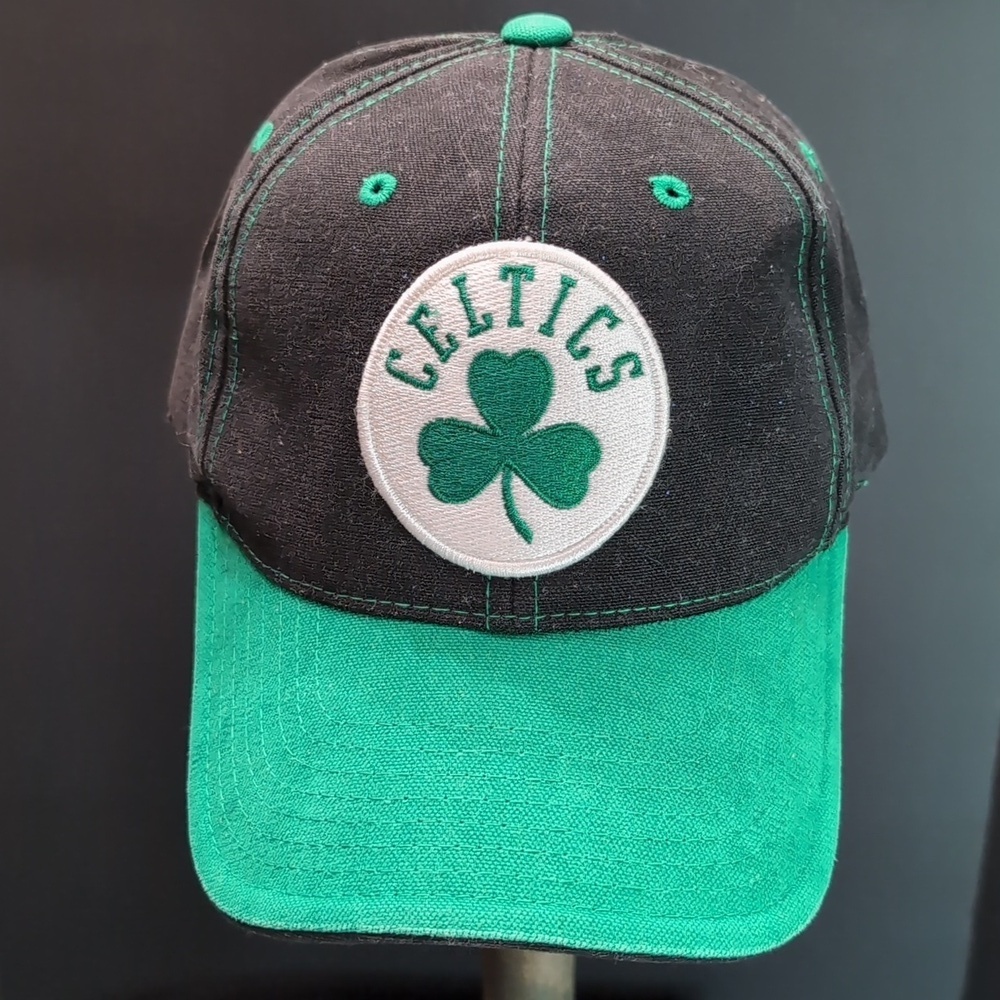 Reebok Boston Celtics Basketball Men's Green/Black Snapback Hat.
